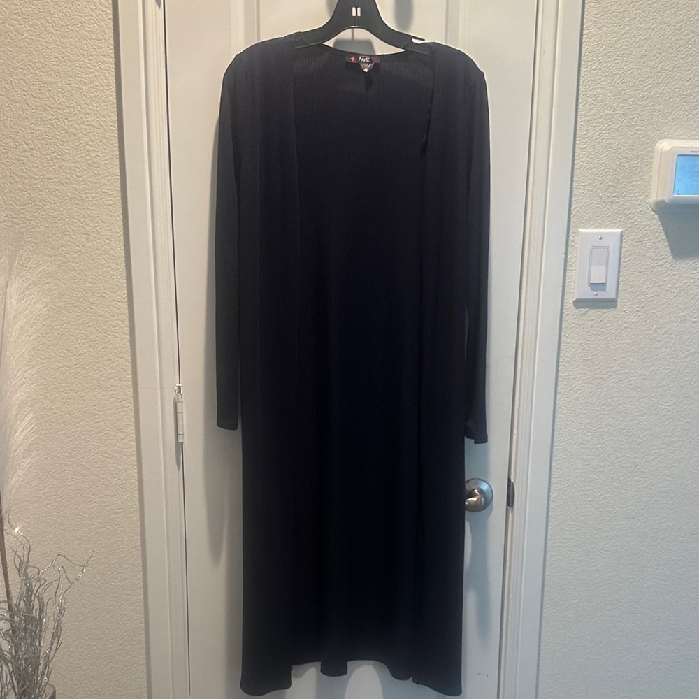 Chic Dark Blue (looks black) Long Sleeve cardigan